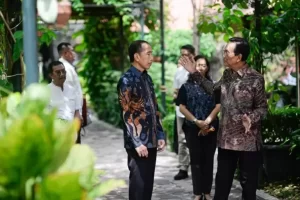 Pertemuan Jokowi juga Sultan HB X Ada Kaitannya dengan Rencana Mega-Prabowo Bertemu, Motif Batik Jadi Sorotan