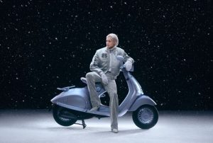 Vespa 946 Snake Diluncurkan Bernuansa Es juga Tahun Ular