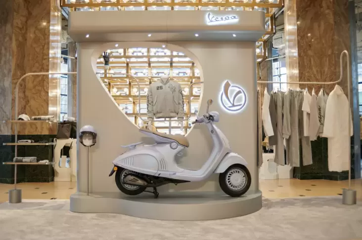 Vespa 946 Snake: Ular Kutub Edisi Terbatas nan Elegan, semata-mata Diproduksi 888 Unit