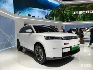 JAECOO J5 EV Langsung Tancap Gas di tempat IIMS 2025