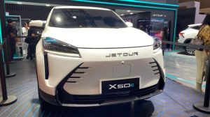 Mobil Listrik Pertama Jetour X50e Tebar Pesona pada IIMS 2025