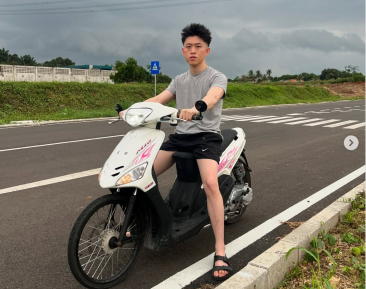 Aksi Ngabers Rich Brian dengan Yamaha Mio Karbu Ban Cacing Bikin Harga Meroket?!