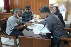 Kamenak Gire Tersangka Pembunuhan Anggota Satgas Mandala Diserahkan ke Kejari Nabire