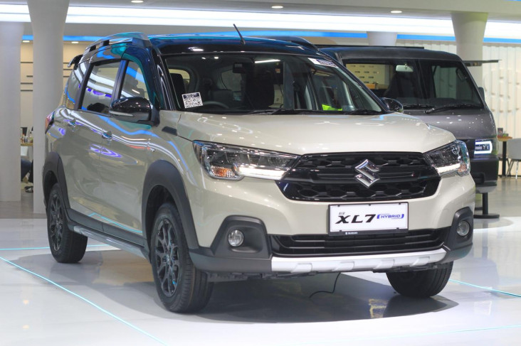 Suzuki Guncang IIMS 2025: Hybrid Memikat lalu Petualangan Membara!