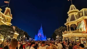 Warga Kanada Boikot Liburan ke AS, Sektor Bisnis Amerika Bisa Tekor Rp33 Trilyun