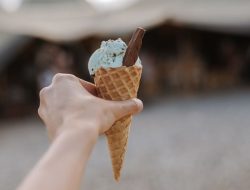 Cuaca Panas? 10 Toko Es Krim Surabaya yang Bikin Ketagihan!