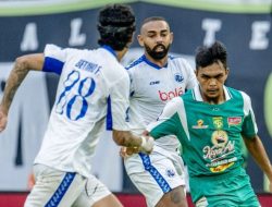 Duel Jatim Berakhir Imbang, 12 Kartu Kuning Hiasi Laga Persebaya vs Arema