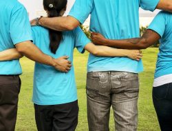 Dukungan Publik Mengalir, Bunga Banjiri Stasiun untuk Mendukung Argi dalam Perselisihan Tumbler Tuku