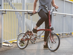 Gaya Brompton dengan Harga Terjangkau! 5 Sepeda Lipat Berkualitas Premium