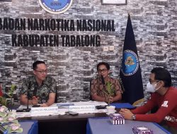 BNNK Tulungagung Tingkatkan Evaluasi Desa Bersinar dengan Kreativitas Seni Decoupage
