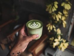 Mitos vs Fakta: Pria Minum Matcha Tertarik Gaya Cewek?