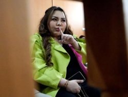 Penyelidikan KPK terkait dana Ridwan Kamil ke Aura Kasih memicu tuntutan pemeriksaan artis AK