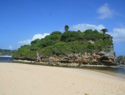 Di Atas Karst, Pengalaman Kuliner Baru di Pantai Drini Gunungkidul