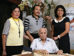 HOK Tanzil, Mengabadikan Perjalanan Dunia ke 240 Negara dengan Kalam