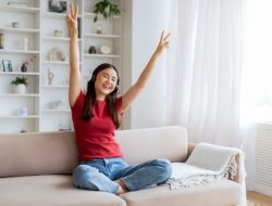 8 cara orang yang benar-benar percaya diri bertindak berbeda dari yang hanya pura-pura