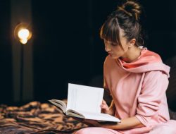 Lebih Suka Baca Buku Daripada Nongkrong? Ini 8 Kualitas Intelektual Anda
