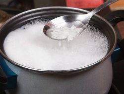Cara mengembalikan nasi lembek jadi pulen tanpa diulang masak