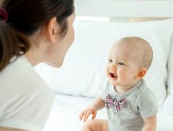 Fase Babbling Kunci dalam Perkembangan Bahasa Bayi