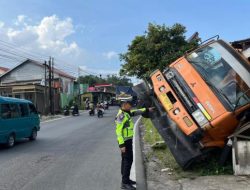 Berita Populer Sumbar: 80 Hunian Terbangun, Truk Tumbang dan Lembah Anai Ramai Selama Lebaran