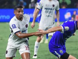 Persita Tangerang Kalah dari Persib Bandung: LA Viola Beri Respons Mencengangkan, Bobotoh Serbu