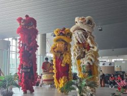 Kemeriahan Imlek: Barongsai Hibur Penumpang di Bandara Manado