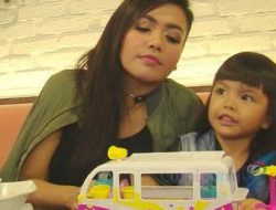 Denada Umumkan Nama Ressa Rizky Rossano di Bio Instagram, Akui Anak Kandungnya