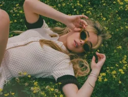 Lirik Lagu Espresso Sabrina Carpenter dan Terjemahan