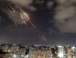 Serangan Rudal AS-Israel Tak Ganggu Jutaan Warga Iran Shalat Id