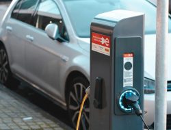 7 tips membeli mobil listrik bekas, cek kondisi baterai