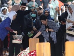 Harry Kiss Janjikan Ziarahi Pusara Vidi Aldiano Selama 40 Hari