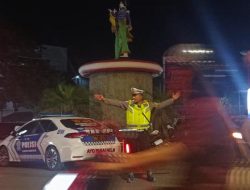 Arus Lalu Lintas Padat, Polisi Atur Lalulintas di Bundaran Saronde Gorontalo