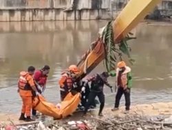 Hari Kedua, Pencarian 2 Mahasiswi Unila yang Hanyut di Sungai Wira Garden Diperluas